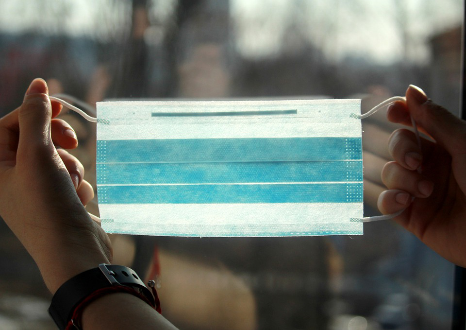 CDC: Làm thế nào để đeo khẩu trang đúng cách?