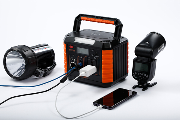 Â € œTrạm phát điện riêng cho chuyến du lịch ngoài trời của bạn - Bộ lưu trữ năng lượng di động Chilwee mang lại cảm giác bùng nổ về khoa học và công nghệ!